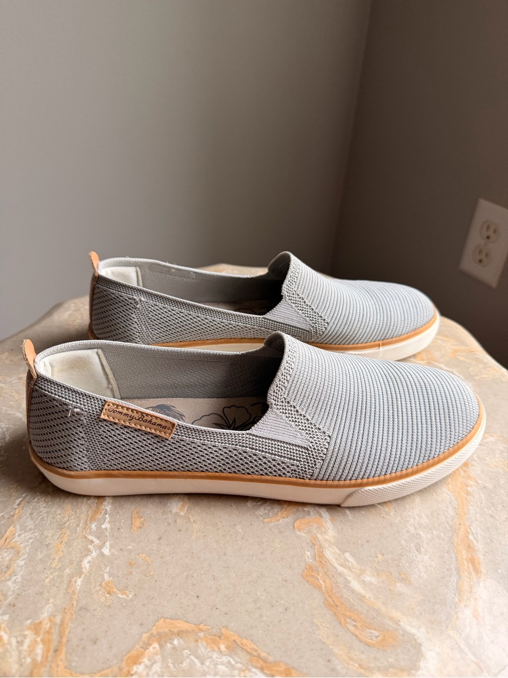 Tommy Bahama Womenโs US 9.5 UK 7.5 Gray Slip-On Sneakers